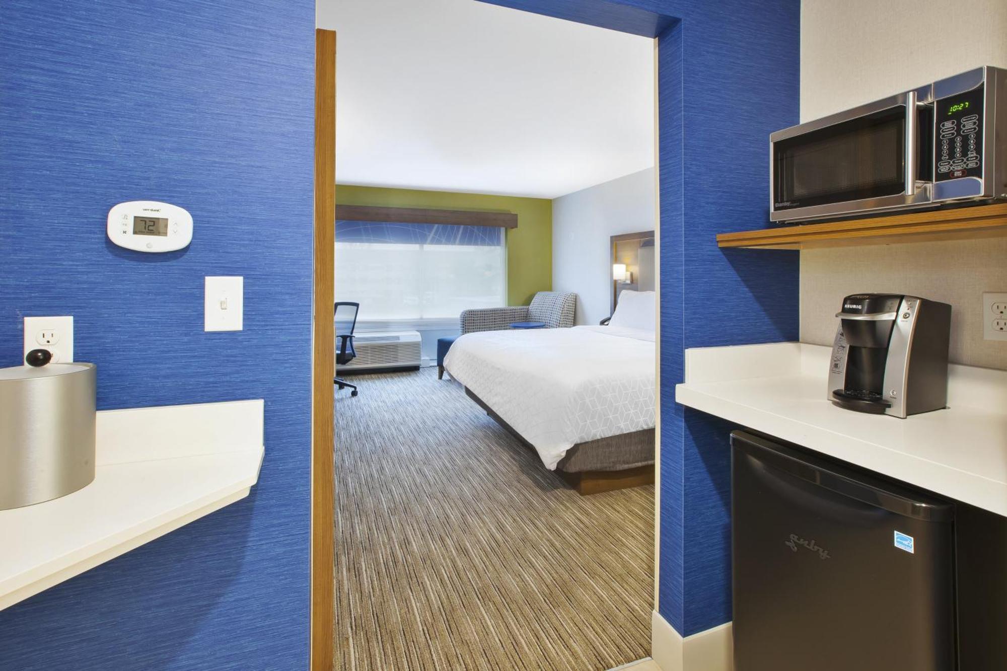 Holiday Inn Express & Suites Grand Rapids Airport North By Ihg Cascade Exterior foto
